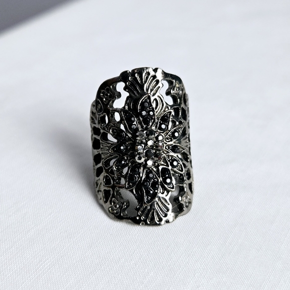 Intricate Dark Black Gray Floral Ring Size 7 - Picture 3 of 16